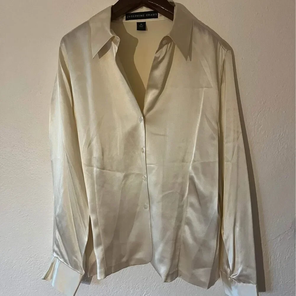 Stephanie Chaus 100% silk blouse, Size 14 THERE ARE 3 LITTLE MARKS ON IT - Picture 1 of 7